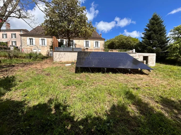 Installation de panneaux solaires au sol en Dordogne